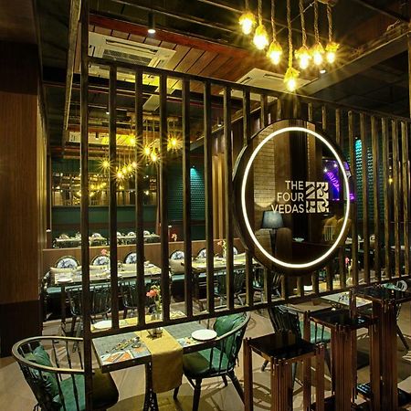 Four Vedas Hotel & Resort Силигури Экстерьер фото