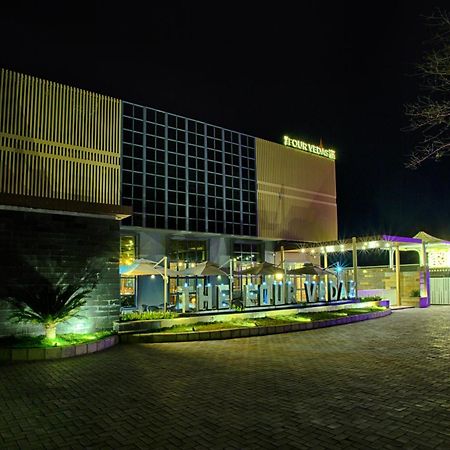 Four Vedas Hotel & Resort Силигури Экстерьер фото