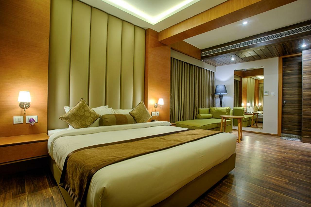 Four Vedas Hotel & Resort Силигури Экстерьер фото