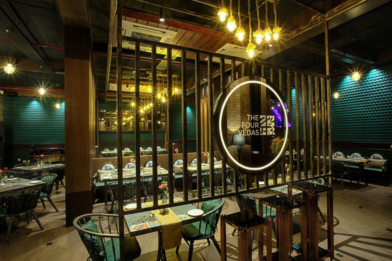 Four Vedas Hotel & Resort Силигури Экстерьер фото