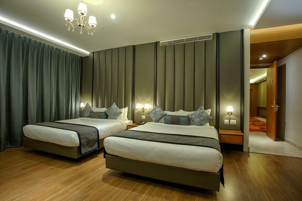 Four Vedas Hotel & Resort Силигури Экстерьер фото
