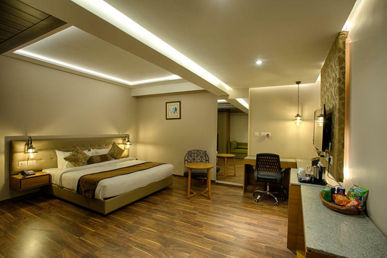 Four Vedas Hotel & Resort Силигури Экстерьер фото
