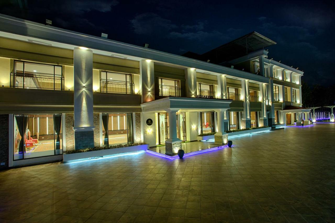 Four Vedas Hotel & Resort Силигури Экстерьер фото