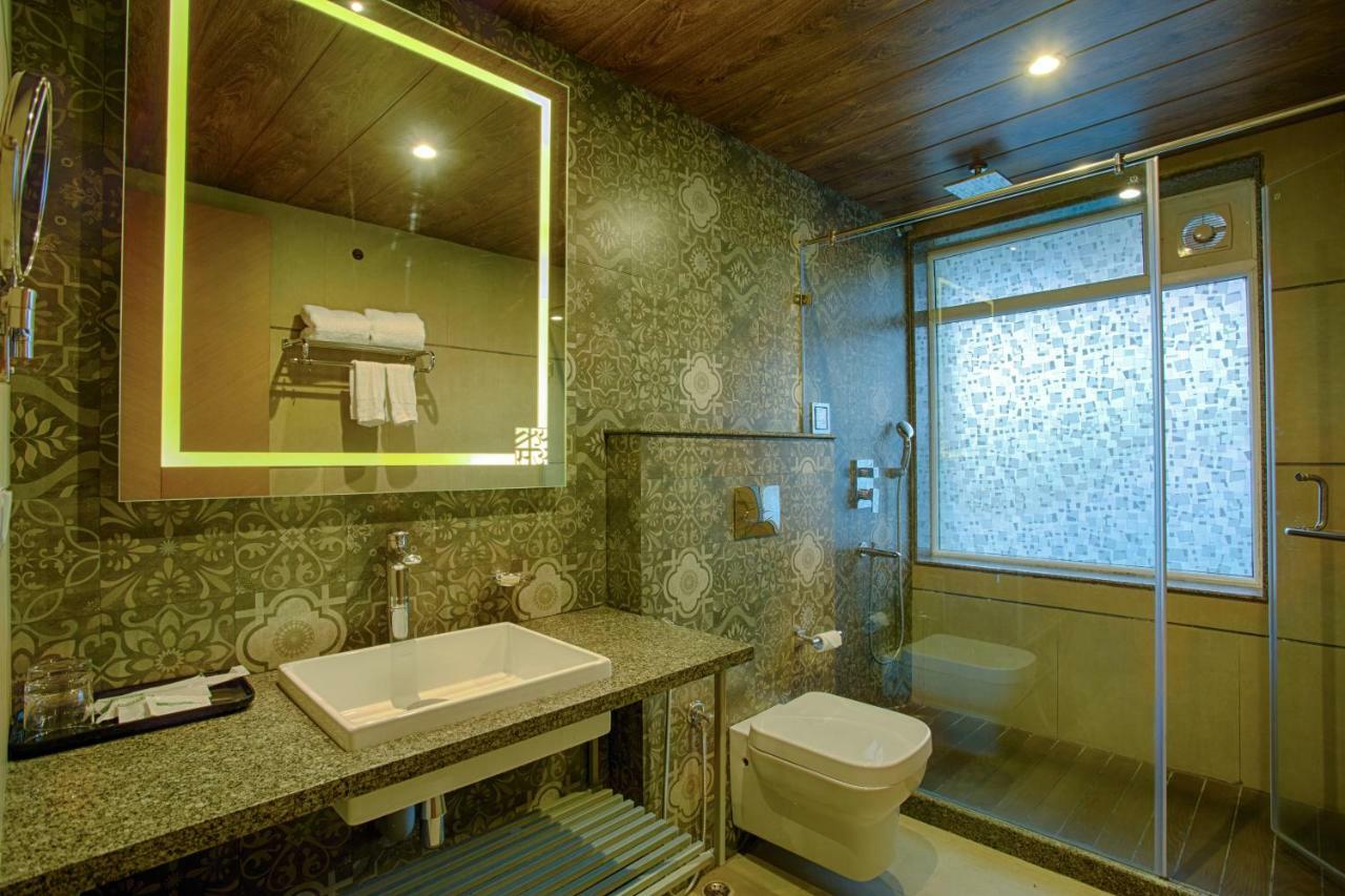 Four Vedas Hotel & Resort Силигури Экстерьер фото