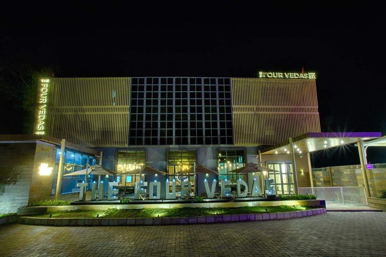 Four Vedas Hotel & Resort Силигури Экстерьер фото