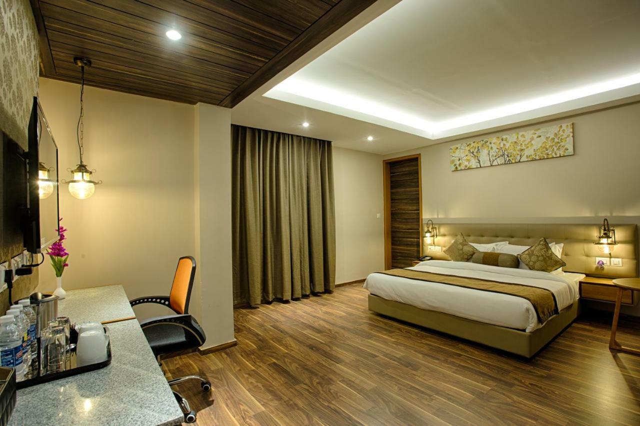 Four Vedas Hotel & Resort Силигури Экстерьер фото